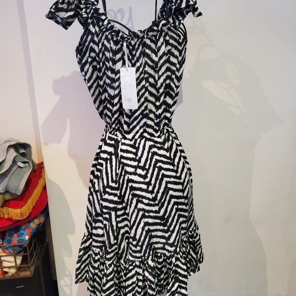 Dress - Picture 2 of 3